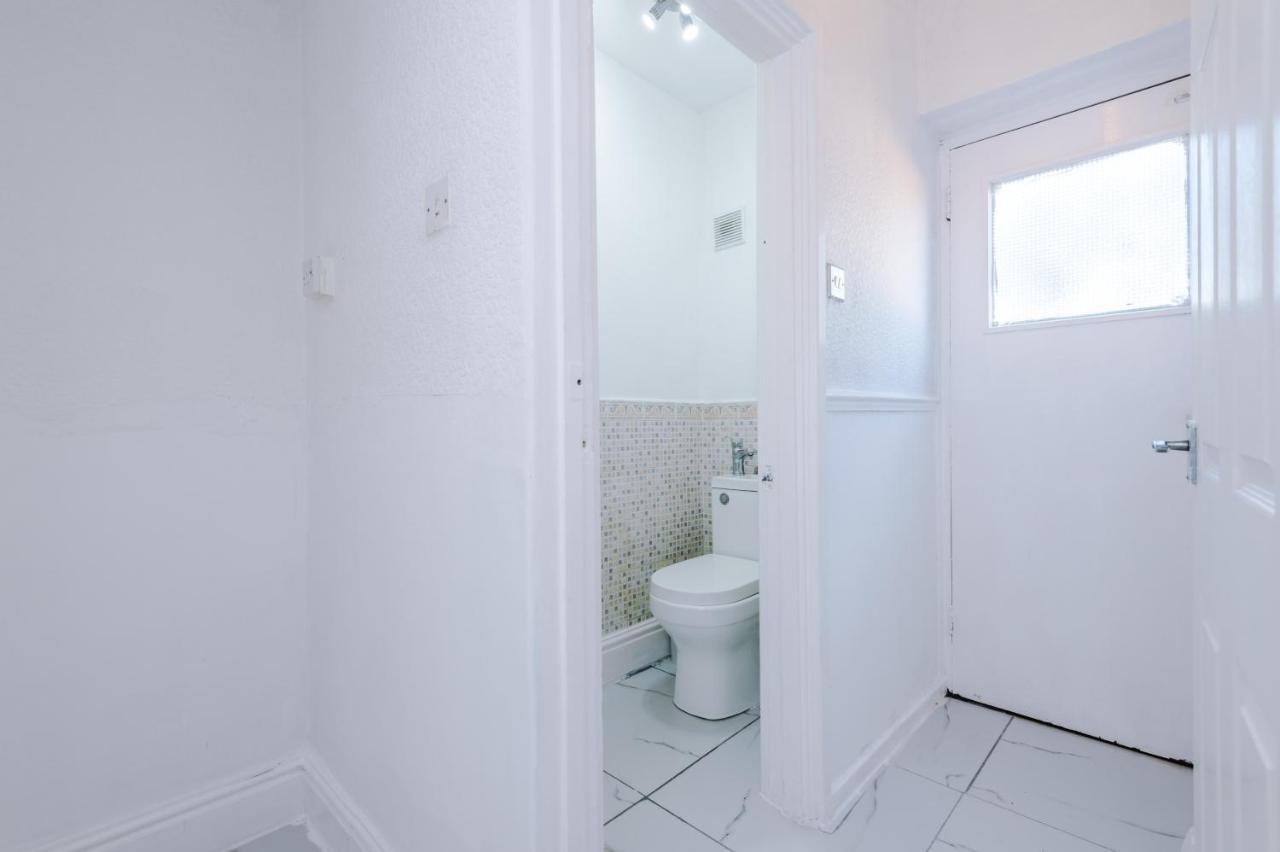 Nice Three Bedroom House In Manchester Zewnętrze zdjęcie