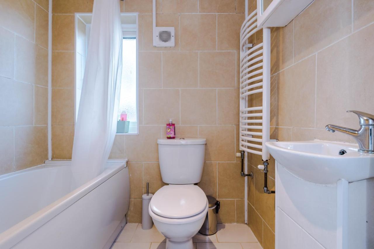 Nice Three Bedroom House In Manchester Zewnętrze zdjęcie