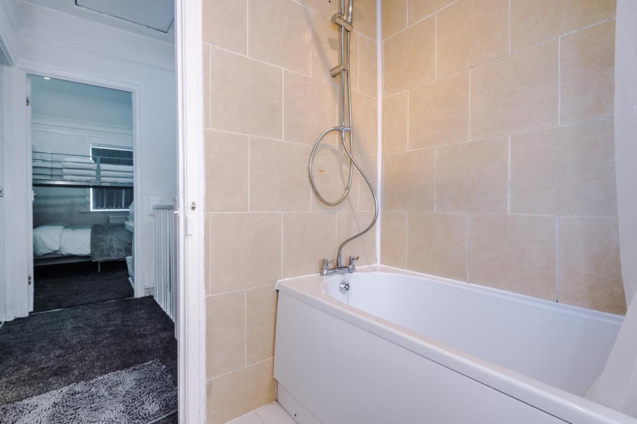 Nice Three Bedroom House In Manchester Zewnętrze zdjęcie